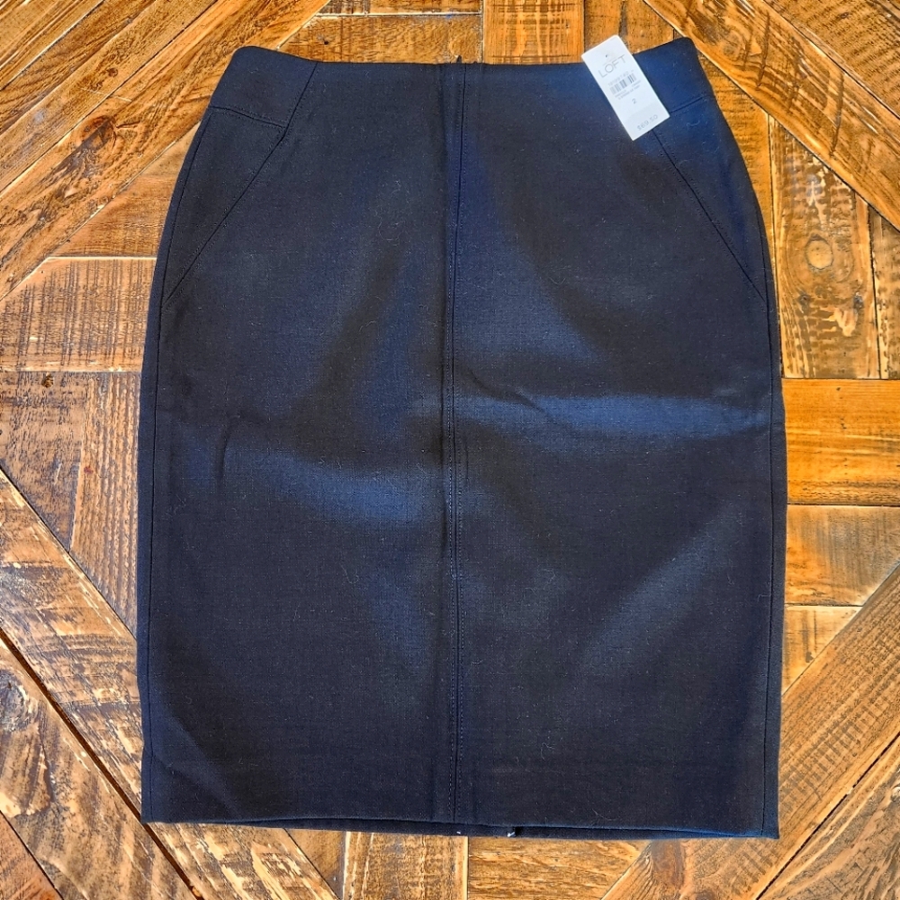 LOFT Elegant Black Pencil Skirt Brand New knee length Size 2